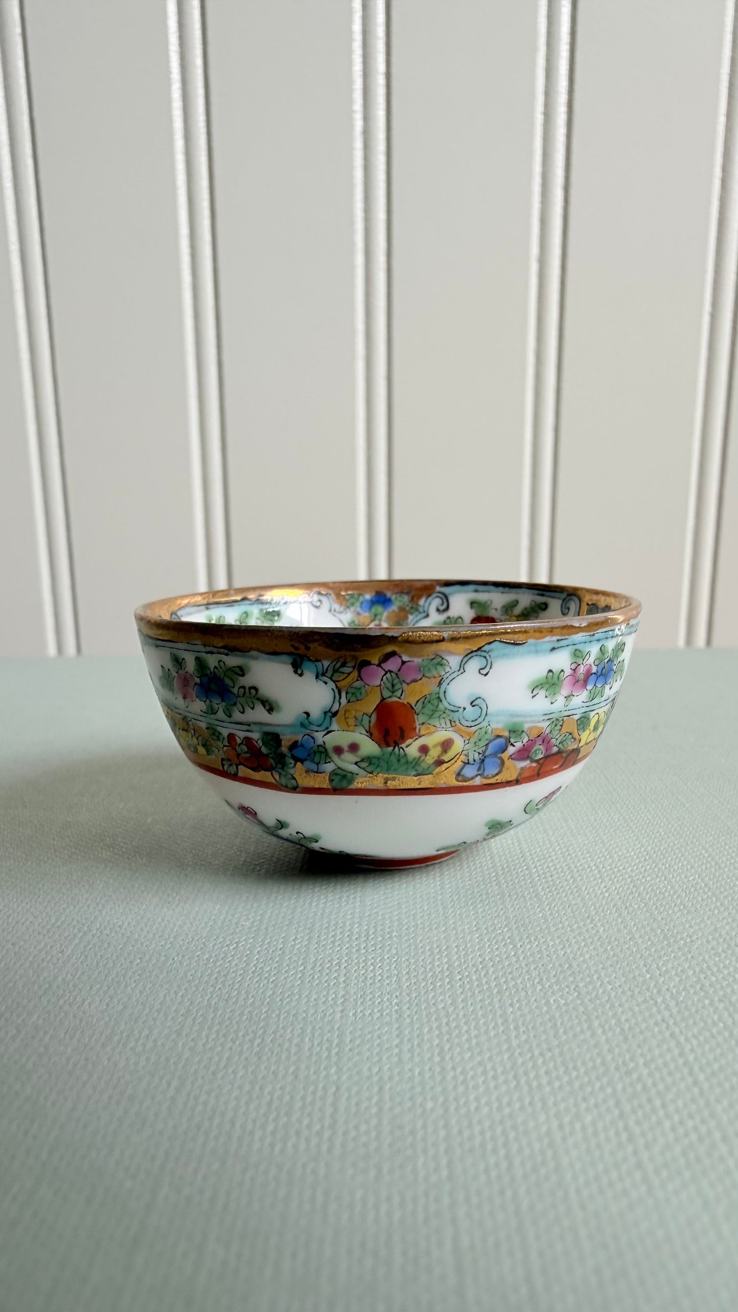 Vintage Mini Famille Rose Three Women Figure Bowl